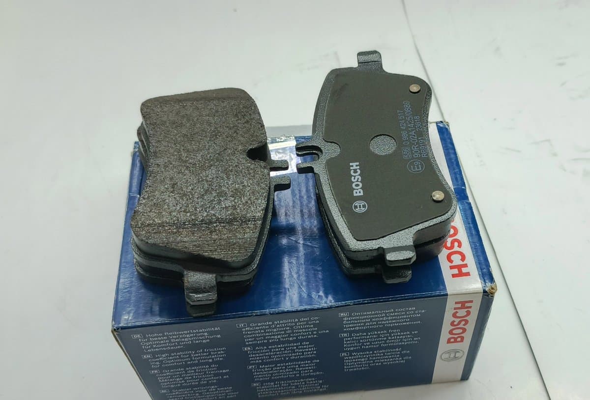 0986424517  Front Brake Pads Set for Mercedes-Benz W203 - Image 3