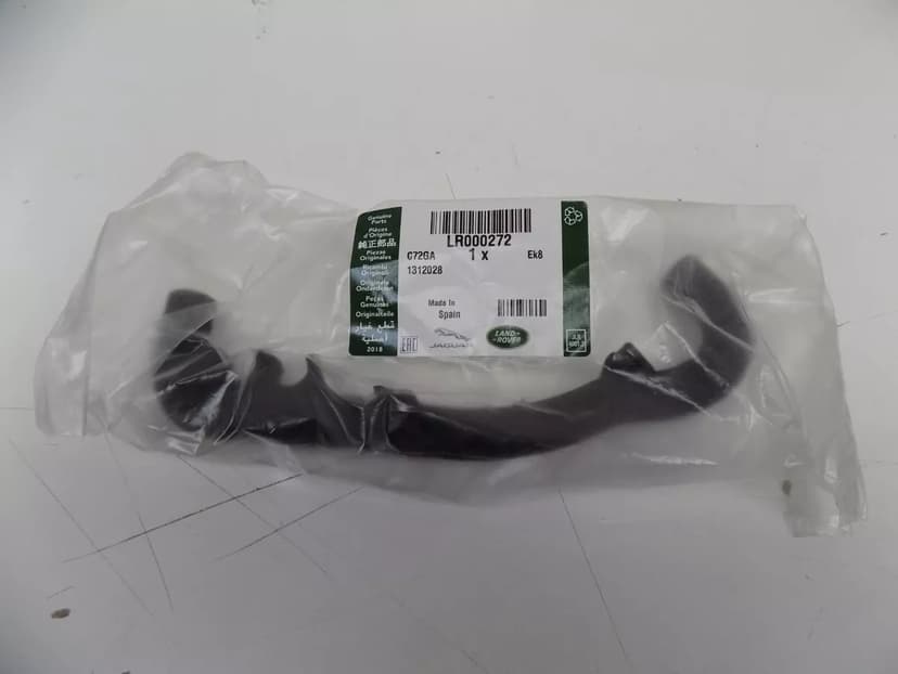 Genuine Land Rover Discovery 2.7 TDV6 Crankcase Breather Pipe LR000272 in Kenya