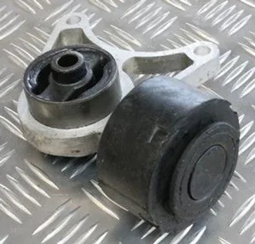 KHC500080 | Mounting Bracket - RH - Rear Suspension - Diff | Freelander 1 04-06