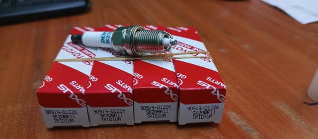 SK20BR11 Genuine Toyota Spark Plug 90919-01226